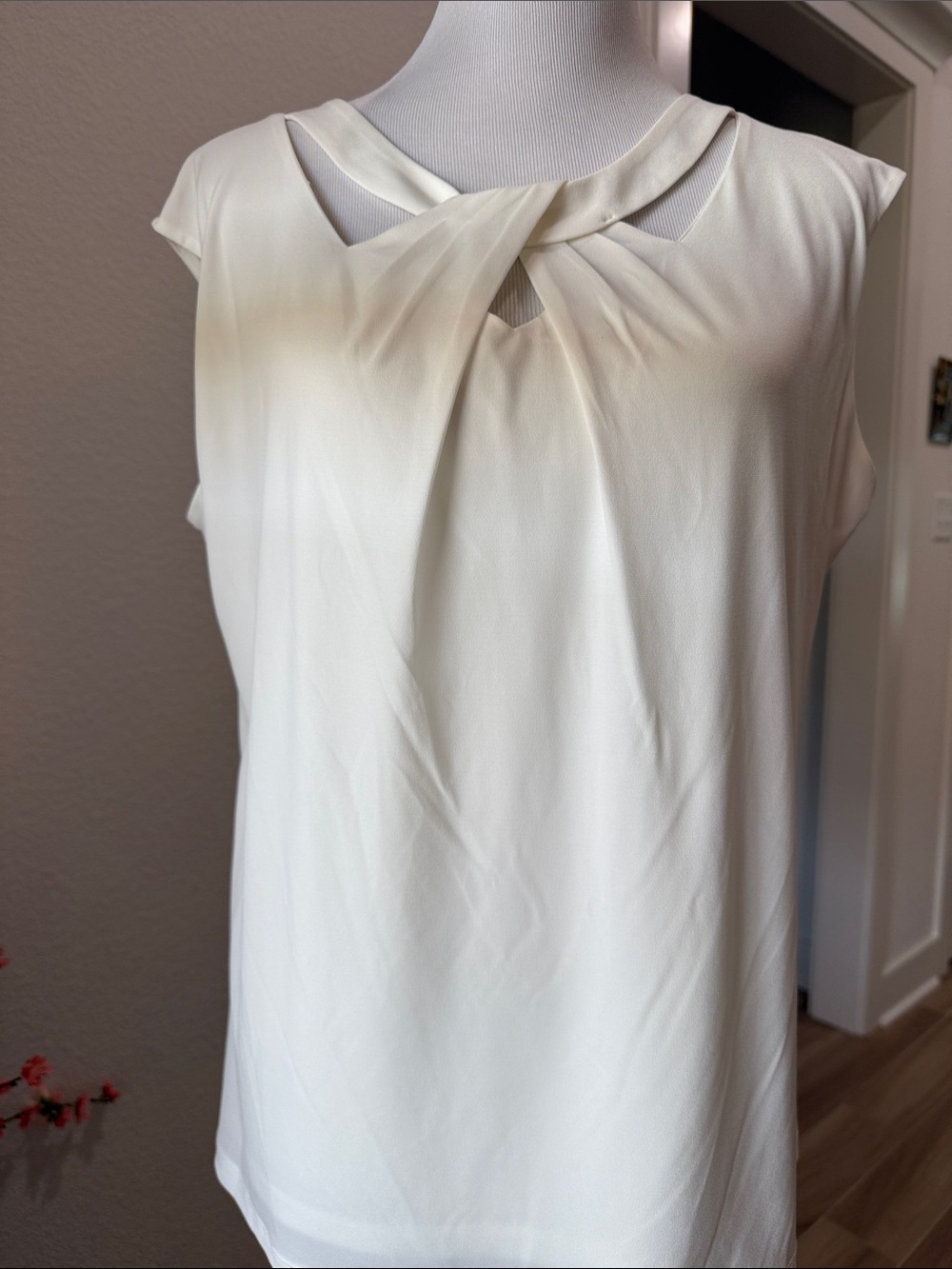 Kasper Cream Twist-Neck Sleeveless Camisole